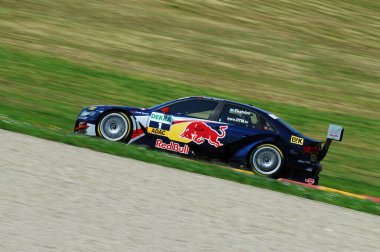 Mugello Pisti, İtalya 2 Mayıs 2008: Mugello Pisti 'ndeki DTM yarışı sırasında Audi A4 DTM 2008 ile birlikte hareket halindeydi.