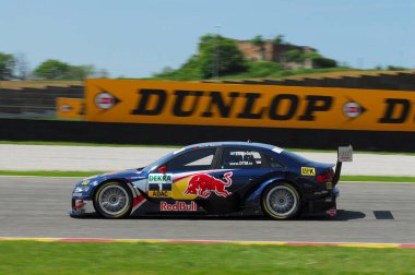 Mugello Pisti, İtalya 2 Mayıs 2008: Mugello Pisti 'ndeki DTM yarışı sırasında Audi A4 DTM 2008 ile birlikte hareket halindeydi.