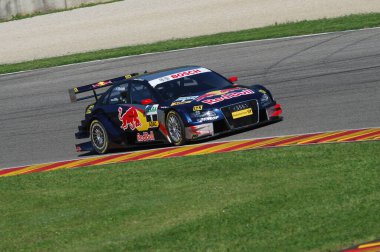 Mugello Pisti, İtalya 2 Mayıs 2008: Mugello Pisti 'ndeki DTM yarışı sırasında Audi A4 DTM 2008 ile birlikte hareket halindeydi.