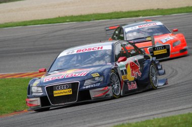 Mugello Pisti, İtalya 2 Mayıs 2008: Mugello Pisti 'ndeki DTM yarışı sırasında Audi A4 DTM 2008 ile birlikte hareket halindeydi.