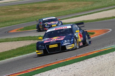 Mugello Pisti, İtalya 2 Mayıs 2008: Mugello Pisti 'ndeki DTM yarışı sırasında Audi A4 DTM 2008 ile hareket halindeydi