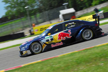 Mugello Pisti, İtalya 2 Mayıs 2008: Mugello Pisti 'ndeki DTM yarışı sırasında Audi A4 DTM 2008 ile hareket halindeydi