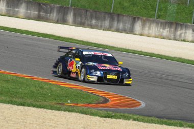 Mugello Pisti, İtalya 2 Mayıs 2008: Mugello Pisti 'ndeki DTM yarışı sırasında Audi A4 DTM 2008 ile hareket halindeydi