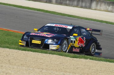Mugello Pisti, İtalya 2 Mayıs 2008: Mugello Pisti 'ndeki DTM yarışı sırasında Audi A4 DTM 2008 ile hareket halindeydi