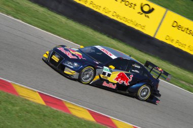 Mugello Pisti, İtalya 2 Mayıs 2008: Mugello Pisti 'ndeki DTM yarışı sırasında Audi A4 DTM 2008 ile hareket halindeydi