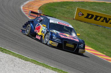 Mugello Pisti, İtalya 2 Mayıs 2008: Mugello Pisti 'ndeki DTM yarışı sırasında Audi A4 DTM 2008 ile hareket halindeydi