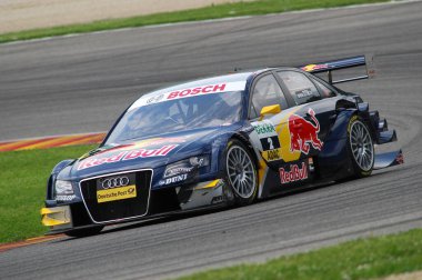 Mugello Pisti, İtalya 2 Mayıs 2008: Mugello Pisti 'ndeki DTM yarışı sırasında Audi A4 DTM 2008 ile hareket halindeydi