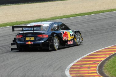Mugello Pisti, İtalya 2 Mayıs 2008: Mugello Pisti 'ndeki DTM yarışı sırasında Audi A4 DTM 2008 ile hareket halindeydi