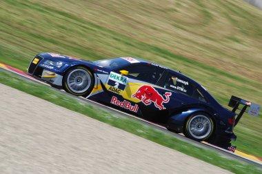 Mugello Pisti, İtalya 2 Mayıs 2008: Mugello Pisti 'ndeki DTM yarışı sırasında Audi A4 DTM 2008 ile hareket halindeydi