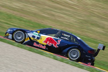 Mugello Pisti, İtalya 2 Mayıs 2008: Mugello Pisti 'ndeki DTM yarışı sırasında Audi A4 DTM 2008 ile hareket halindeydi