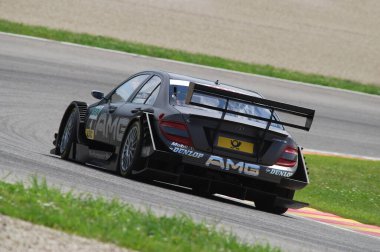 Mugello Pisti, İtalya 2 Mayıs 2008: Mugello Pisti 'ndeki DTM yarışı sırasında HWA Motorsport Team' ten AMG Mercedes C-Klasse 2007 ile Paul di Resta eylem halinde.