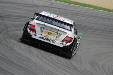 Mugello Pisti, İtalya 2 Mayıs 2008: Jamie Green Mugello Pisti 'ndeki DTM yarışı sırasında HWA Motor Sporları Takımı' ndan AMG Mercedes C-Klasse 2007 ile iş başında.