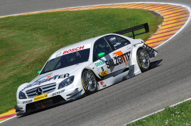 Mugello Pisti, İtalya 2 Mayıs 2008: Jamie Green Mugello Pisti 'ndeki DTM yarışı sırasında HWA Motor Sporları Takımı' ndan AMG Mercedes C-Klasse 2007 ile iş başında.