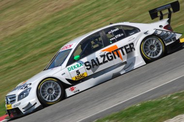 Mugello Pisti, İtalya 2 Mayıs 2008: Jamie Green Mugello Pisti 'ndeki DTM yarışı sırasında HWA Motor Sporları Takımı' ndan AMG Mercedes C-Klasse 2007 ile iş başında.