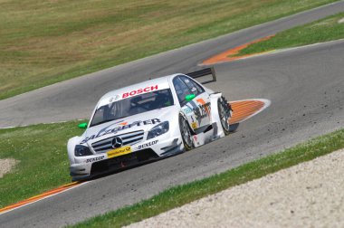 Mugello Pisti, İtalya 2 Mayıs 2008: Jamie Green Mugello Pisti 'ndeki DTM yarışı sırasında HWA Motor Sporları Takımı' ndan AMG Mercedes C-Klasse 2007 ile iş başında.
