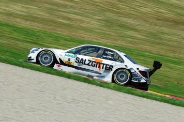 Mugello Pisti, İtalya 2 Mayıs 2008: Jamie Green Mugello Pisti 'ndeki DTM yarışı sırasında HWA Motor Sporları Takımı' ndan AMG Mercedes C-Klasse 2007 ile iş başında.
