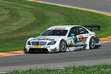 Mugello Pisti, İtalya 2 Mayıs 2008: Jamie Green Mugello Pisti 'ndeki DTM yarışı sırasında HWA Motor Sporları Takımı' ndan AMG Mercedes C-Klasse 2007 ile iş başında.