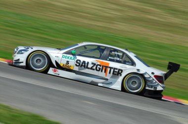 Mugello Pisti, İtalya 2 Mayıs 2008: Jamie Green Mugello Pisti 'ndeki DTM yarışı sırasında HWA Motor Sporları Takımı' ndan AMG Mercedes C-Klasse 2007 ile iş başında.