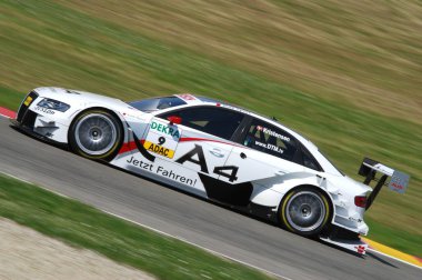 Mugello Pisti, İtalya 2 Mayıs 2008: Mugello Pisti 'ndeki DTM yarışı sırasında Audi A4 DTM 2008 ile hareket halindeydi.