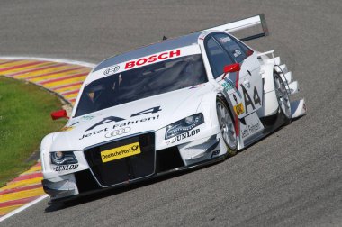Mugello Pisti, İtalya 2 Mayıs 2008: Mugello Pisti 'ndeki DTM yarışı sırasında Audi A4 DTM 2008 ile hareket halindeydi.