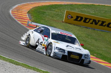 Mugello Pisti, İtalya 2 Mayıs 2008: Mugello Pisti 'ndeki DTM yarışı sırasında Audi A4 DTM 2008 ile hareket halindeydi.