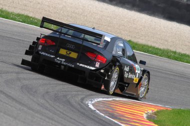 Mugello Pisti, İtalya 2 Mayıs 2008: Mugello Pisti 'ndeki DTM yarışı sırasında Audi A4 DTM 2008 ile birlikte hareket halindeydi.