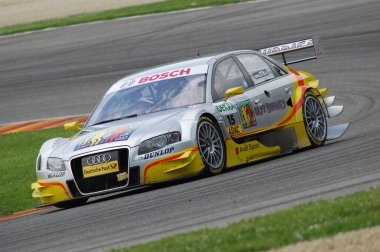 Mugello Pisti, İtalya 2 Mayıs 2008: Mugello Pisti 'ndeki DTM yarışı sırasında Oliver Jarvis, Phoenix takımı Audi A4 DTM 2007 ile iş başında.