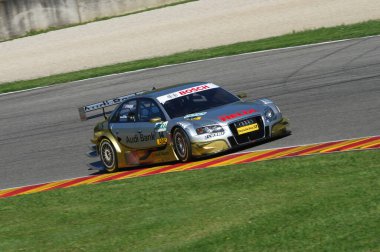 Mugello Pisti, İtalya 2 Mayıs 2008: Alexandre Premat, Mugello Pisti 'ndeki DTM yarışı sırasında Anka Takımı' nın Audi A4 DTM 2007 ile iş başında.