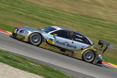 Mugello Pisti, İtalya 2 Mayıs 2008: Alexandre Premat, Mugello Pisti 'ndeki DTM yarışı sırasında Anka Takımı' nın Audi A4 DTM 2007 ile iş başında.