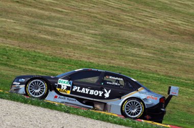 Mugello Pisti, İtalya 2 Mayıs 2008: Mugello Pisti 'ndeki DTM yarışı sırasında Audi A4 DTM 2007 ile hareket halindeydi.