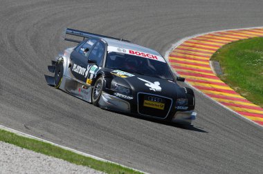Mugello Pisti, İtalya 2 Mayıs 2008: Mugello Pisti 'ndeki DTM yarışı sırasında Audi A4 DTM 2007 ile hareket halindeydi.