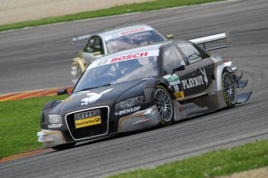 Mugello Pisti, İtalya 2 Mayıs 2008: Mugello Pisti 'ndeki DTM yarışı sırasında Audi A4 DTM 2007 ile hareket halindeydi.