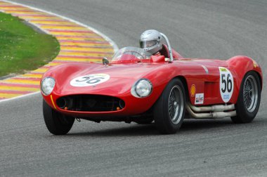 Scarperia, Mugello 5 Mart 2008: Mugello Pisti 'ndeki antrenman sırasında Maserati 300 S yılı 1955 sürüşü bilinmiyor. İtalya
