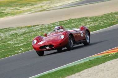 Scarperia, Mugello 5 Mart 2008: Mugello Pisti 'ndeki antrenman sırasında bilinmeyen Maserati 250 S yılı 1955. İtalya