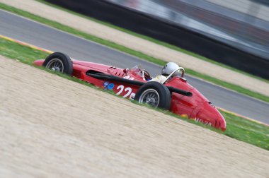 Scarperia, Mugello 5 Mart 2008: Mugello Pisti 'ndeki antrenman sırasında Maserati 250 F yılı 1954 sürüşü bilinmiyor. İtalya