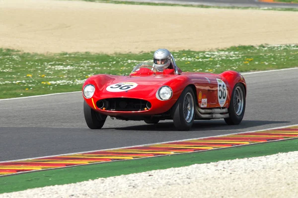 Scarperia, Mugello 5 Mart 2008: Mugello Pisti 'ndeki antrenman sırasında Maserati 300 S yılı 1955 sürüşü bilinmiyor. İtalya