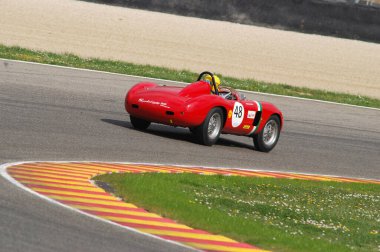 Scarperia, Mugello 5 Mart 2008: Mugello Pisti 'ndeki antrenman sırasında bilinmeyen Maserati Vintage Car. İtalya