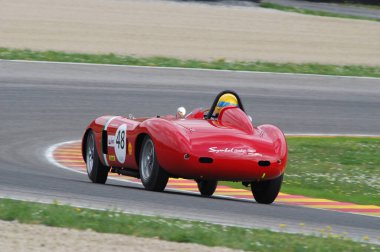 Scarperia, Mugello 5 Mart 2008: Mugello Pisti 'ndeki antrenman sırasında bilinmeyen Maserati Vintage Car. İtalya