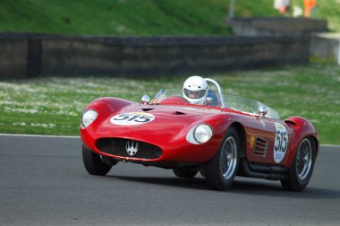 Scarperia, Mugello 5 Mart 2008: Mugello Pisti 'ndeki antrenman sırasında bilinmeyen Maserati Vintage Car. İtalya