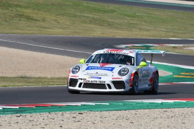 Mugello Pisti, İtalya - 23 Eylül 2021: Porsche Carrera 991 GT3 Kupası, Porsche Sport Cup Suisse turnuvası sırasında Mugello Pisti 'nde oynanmaktadır. İtalya.
