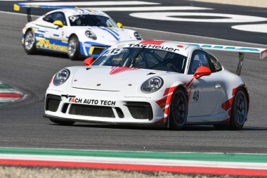 Mugello Pisti, İtalya - 23 Eylül 2021: Porsche Carrera 991 GT3 Kupası, Porsche Sport Cup Suisse turnuvası sırasında Mugello Pisti 'nde oynanmaktadır. İtalya.