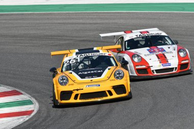 Mugello Pisti, İtalya - 23 Eylül 2021: Porsche Carrera 991 GT3 Kupası, Porsche Sport Cup Suisse turnuvası sırasında Mugello Pisti 'nde oynanmaktadır. İtalya.