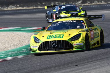 Scarperia, 24 Mart 2022: MANN-FILTER LANDGRAF takımından Mercedes-AMG GT3 Alexander Hrachowina-Martin Konrad-Bernd Schneider tarafından sürülüyor..