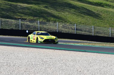 Scarperia, 24 Mart 2022: MANN-FILTER LANDGRAF takımından Mercedes-AMG GT3 Alexander Hrachowina-Martin Konrad-Bernd Schneider tarafından sürülüyor..