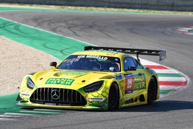 Scarperia, 24 Mart 2022: MANN-FILTER LANDGRAF takımından Mercedes-AMG GT3 Alexander Hrachowina-Martin Konrad-Bernd Schneider tarafından sürülüyor..