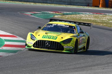 Scarperia, 24 Mart 2022: MANN-FILTER LANDGRAF takımından Mercedes-AMG GT3 Alexander Hrachowina-Martin Konrad-Bernd Schneider tarafından sürülüyor..