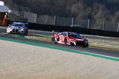 Scarperia, 24 Mart 2022: Juta Yarış Takımı 'ndan Audi R8 LMS GT3 EVO I Julius Adomaviius Andrius Gelinis Jonas Gelinis tarafından sürülüyor.