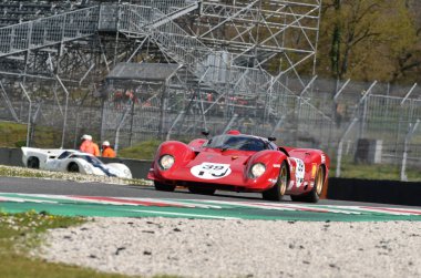 Scarperia, 3 Nisan 2022: Ferrari 312 P yılı 1969 eski Pedro Rodriguez Mugello Classic 2022 'de İtalya' daki Mugello Pisti 'nde görev yapıyordu..
