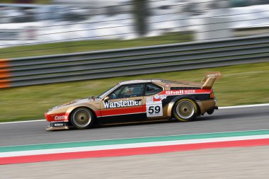 Scarperia, 3 Nisan 2022: Warsteiner Procar Takımı BMW M1 1980 eski Manfred Winkelhock İtalya 'daki Mugello Pisti' nde Mugello Classic 2022 sırasında görev başındaydı..