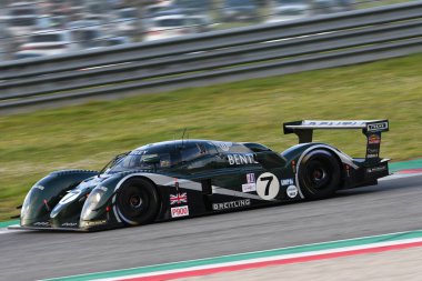 Scarperia, 3 Nisan 2022: Bentley Speed 8 yıl 2003 Capello - Kristensen - Smith Mugello Classic 2022 'de İtalya' da Mugello Pisti 'nde görevdeydi..